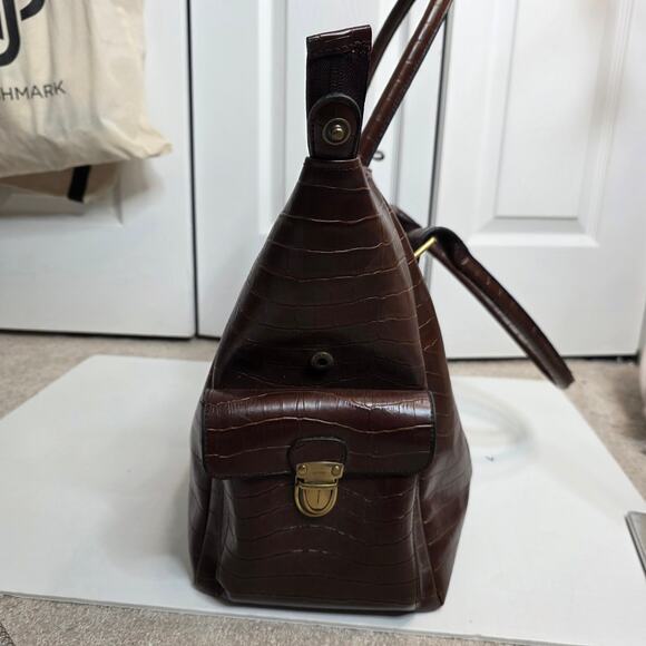 Bueno Large Overnight Leather Crocodile Print Travel Bag - Picture 5 of 12